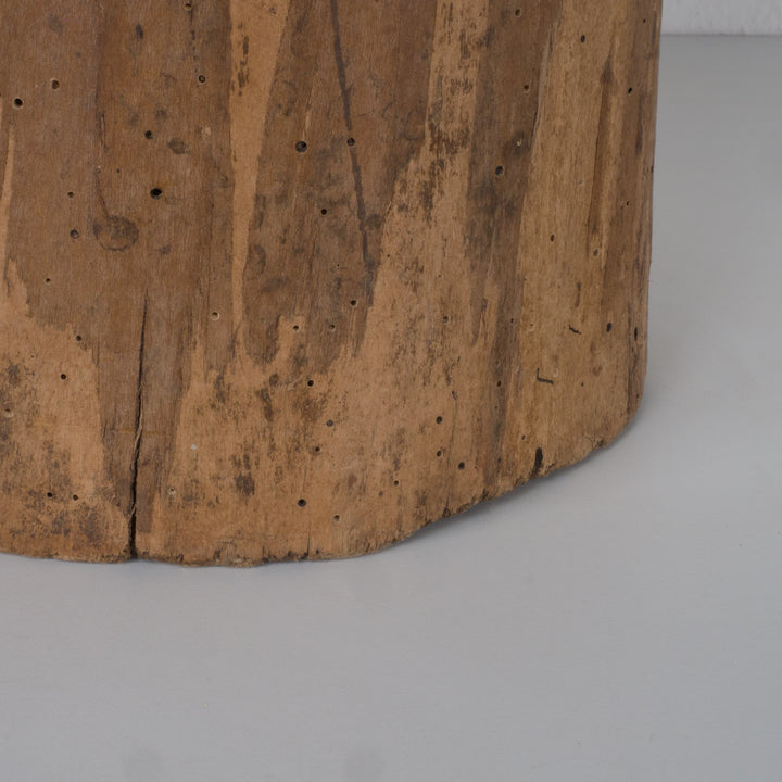 Massief houten vaasobject – Sculpturaal & tijdloos karakterstuk