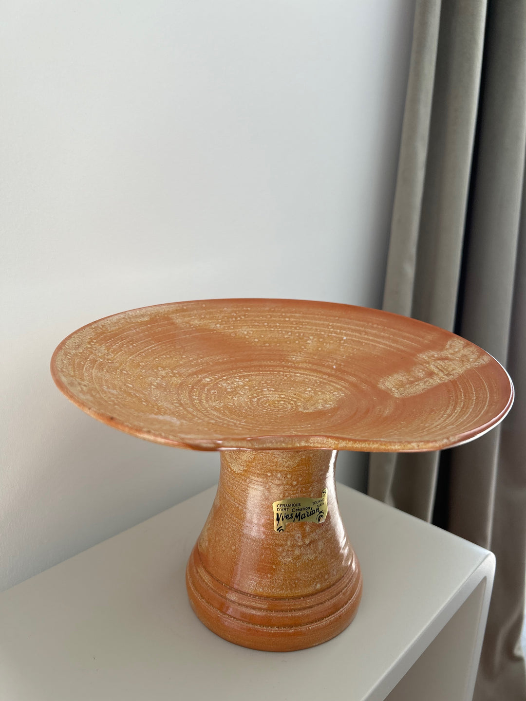 Keramische Tazza “Yves Marian” – Warm Oranje Sculptuur / 23,8 x 23,8 x 15,5 cm