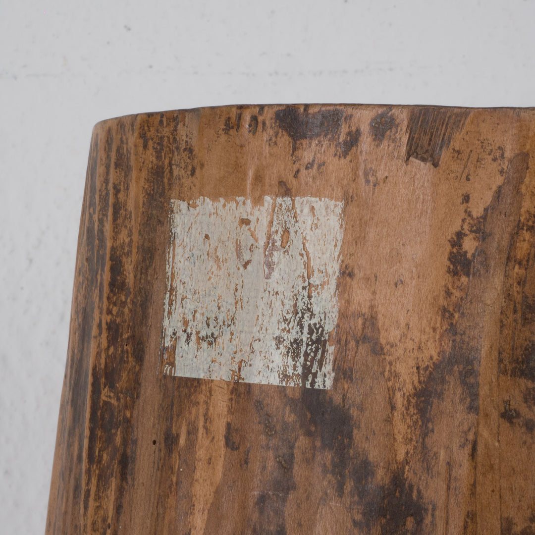 Massief houten vaasobject – Sculpturaal & tijdloos karakterstuk