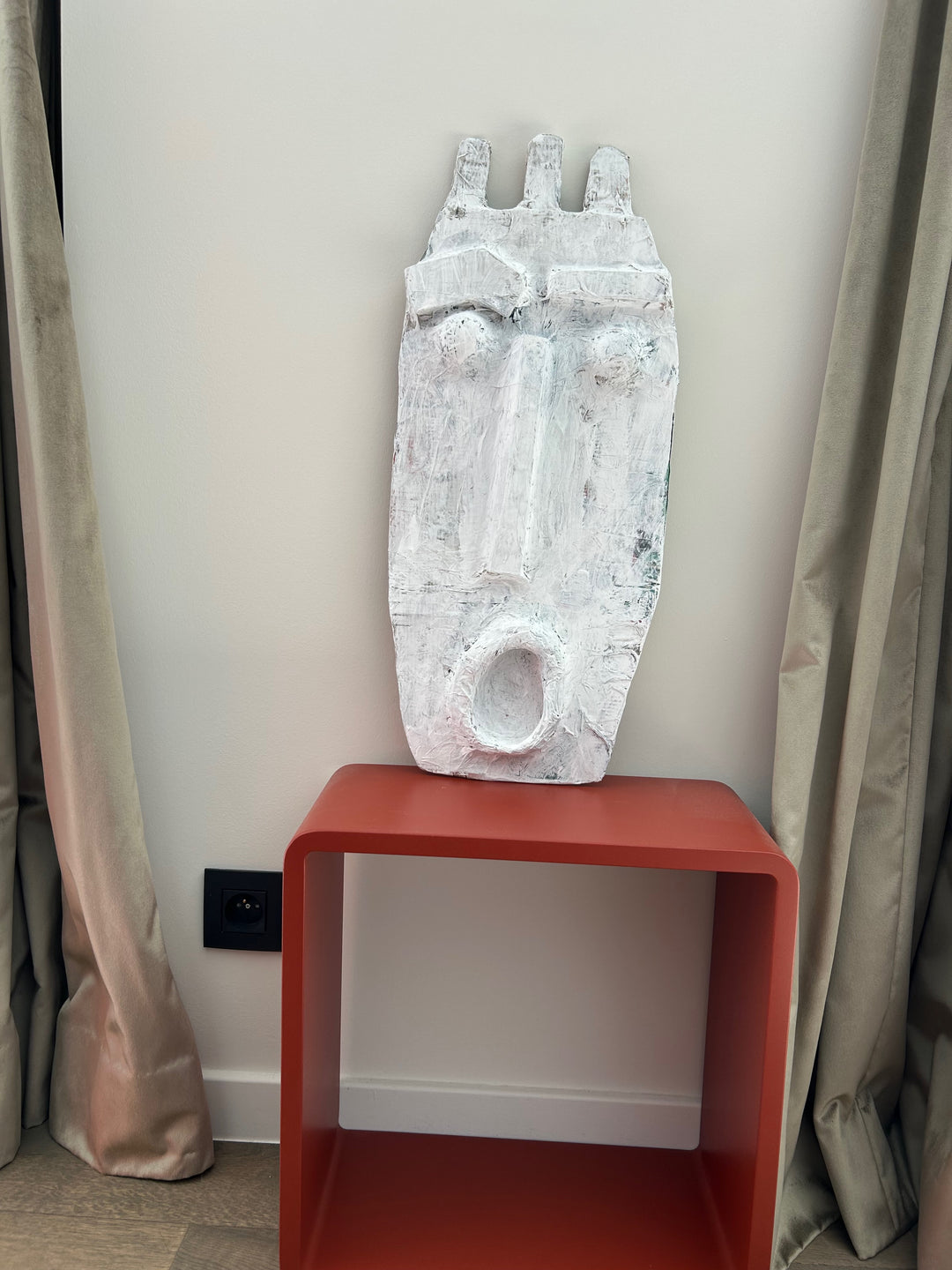 Stilte in Vorm: groot papier-maché Masker (60 cm) om neer te zetten om of om op te hangen