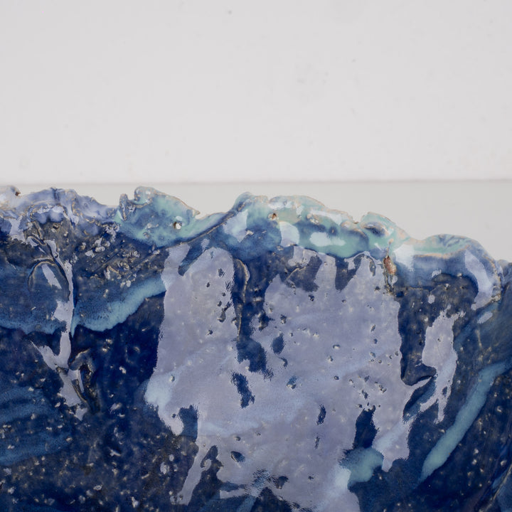 Handgemaakte keramische schaal Karla Vanacker – uniek kunstobject in lichtgroen en diepblauw – 24 cm