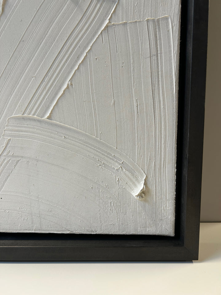 Hedendaags schilderij – wit structuur in zwart houten kader