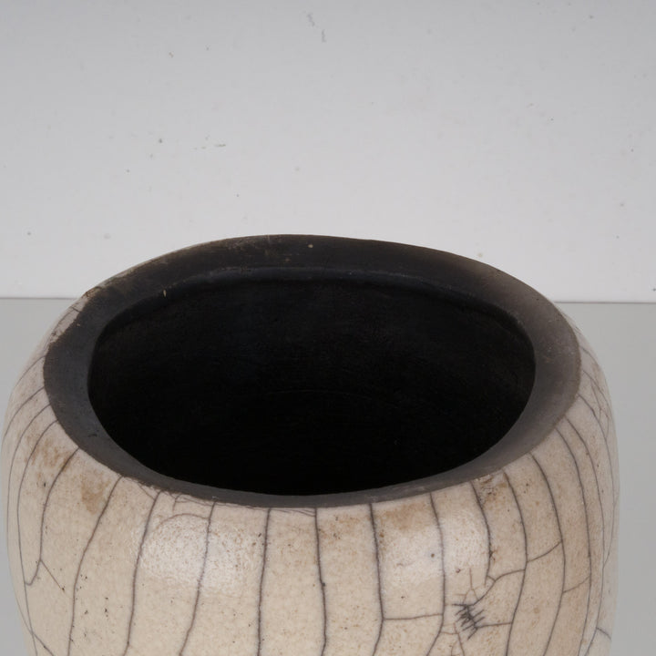 Handmade ceramic vase with lid by Nicole Callebaut