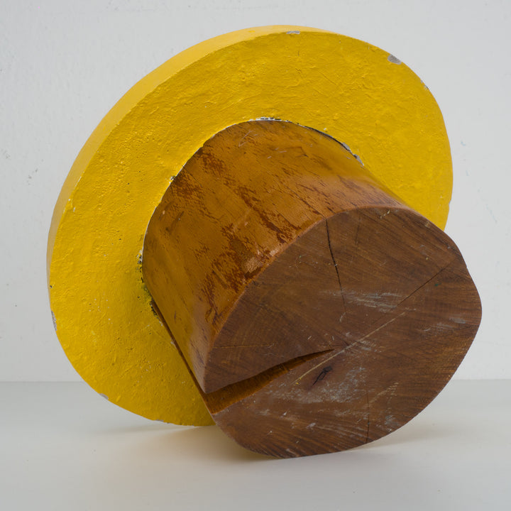 Kunstbeeld ‘Gele Zon op Houten Stam’ – 29x28,5x13,5 cm