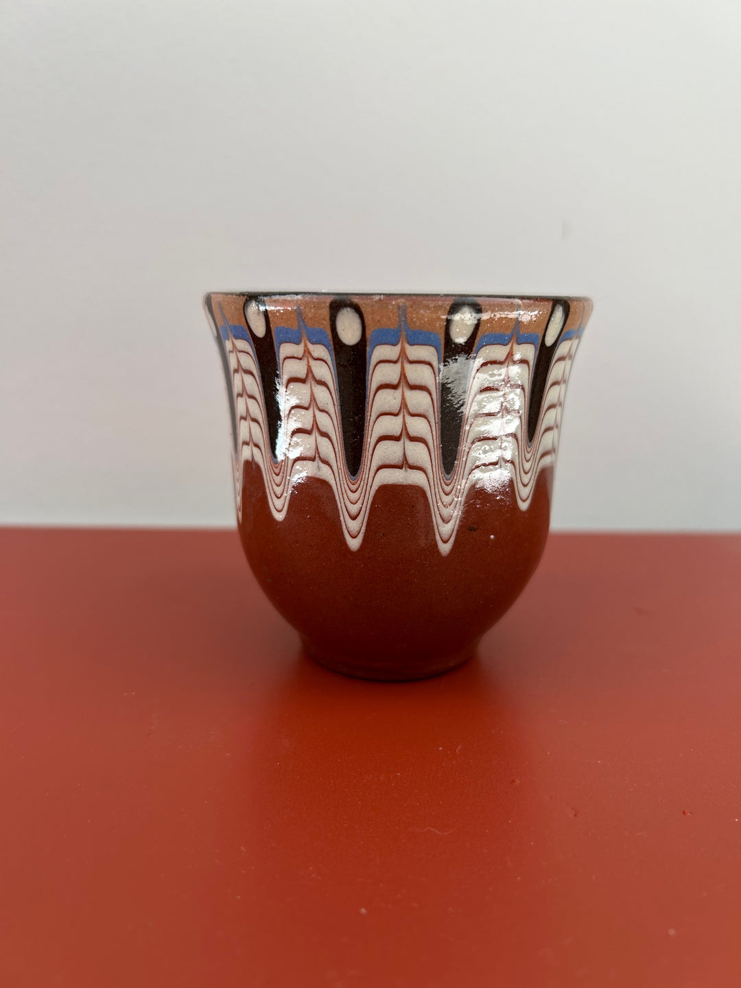 Troyan fluistering in klei – een kopje met een ziel / ca. 7,5 x 7,5 x 8 cm