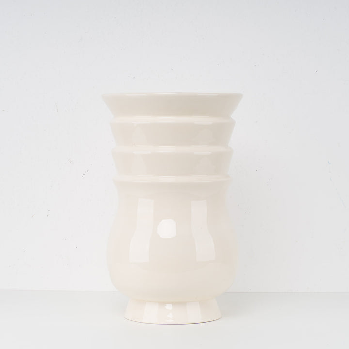 Royal Boch Siervaas in Ivoorkleurige Keramiek / 25,5x25,5x40 cm