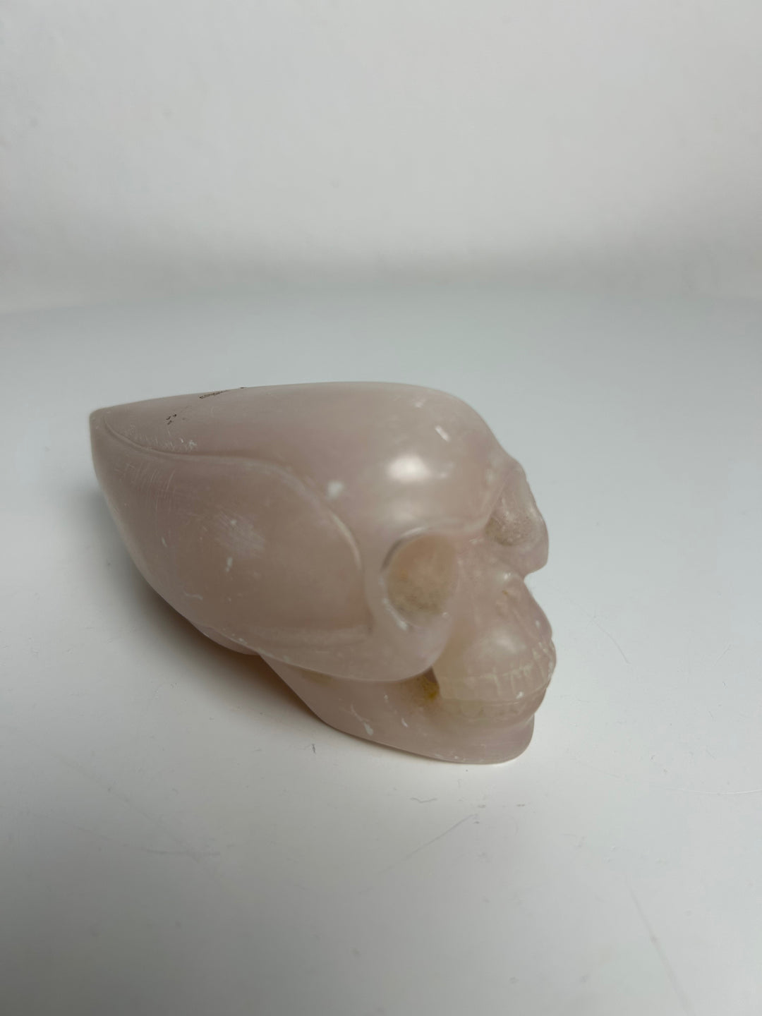 Sculptuur – Schedel in roze calciet | 15 x 5,5 x 7 cm