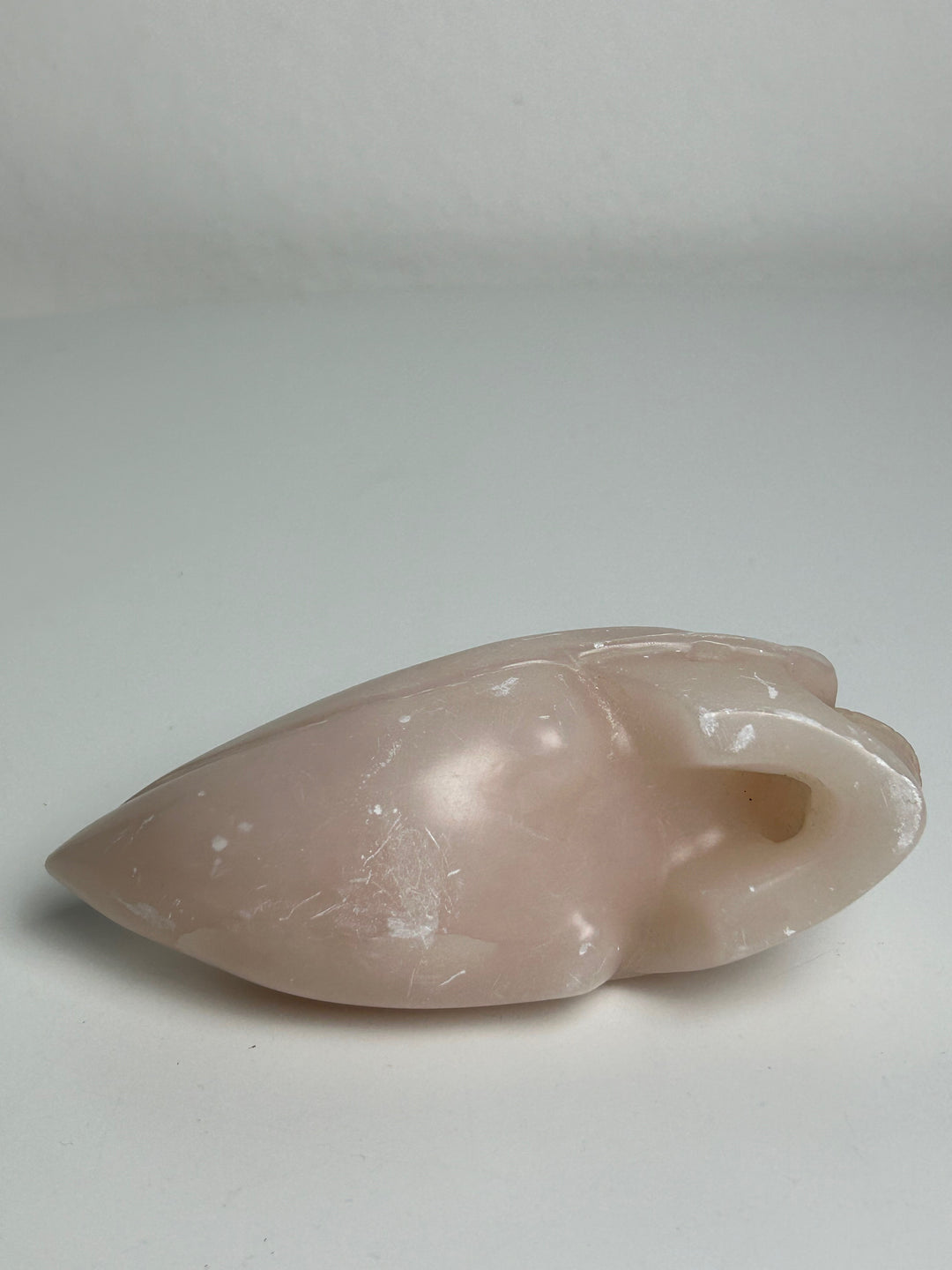 Sculptuur – Schedel in roze calciet | 15 x 5,5 x 7 cm