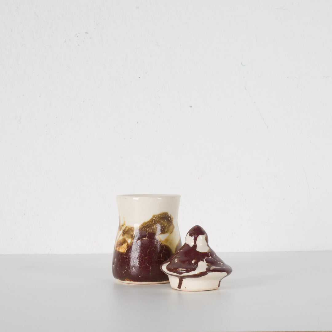 Ceramic lidded pot – Bob Chiffin, Pegomas
