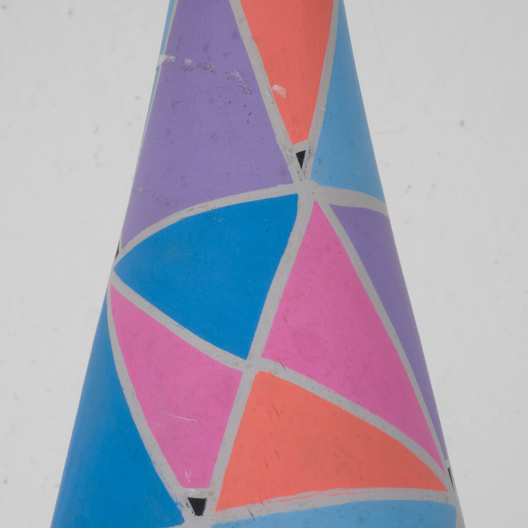 Geometrisch keramisch sierobject in druppelvorm – terracotta in kleurrijke tinten