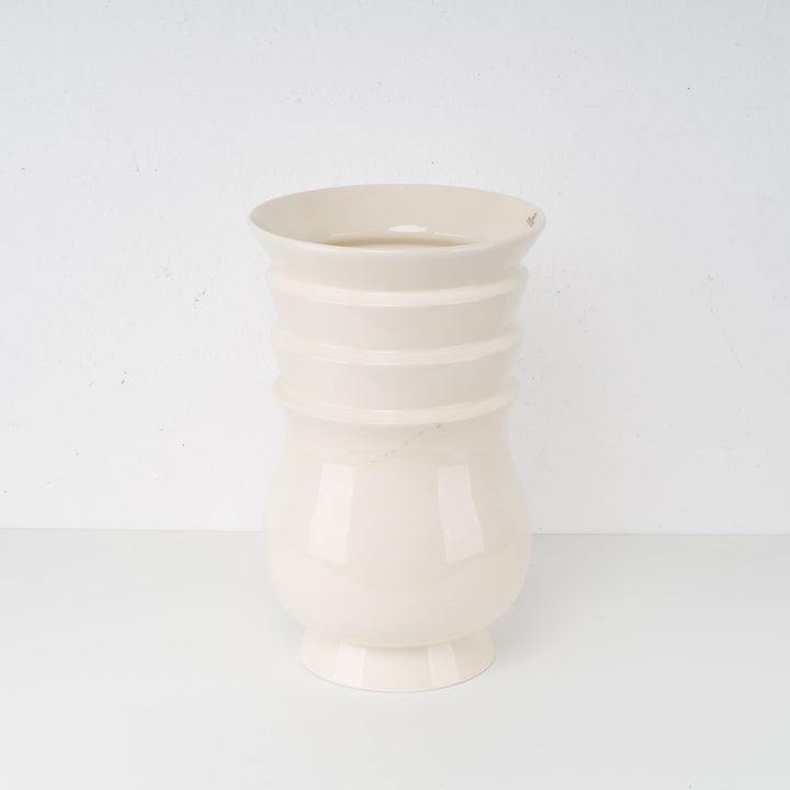 Royal Boch Siervaas in Ivoorkleurige Keramiek / 25,5x25,5x40 cm