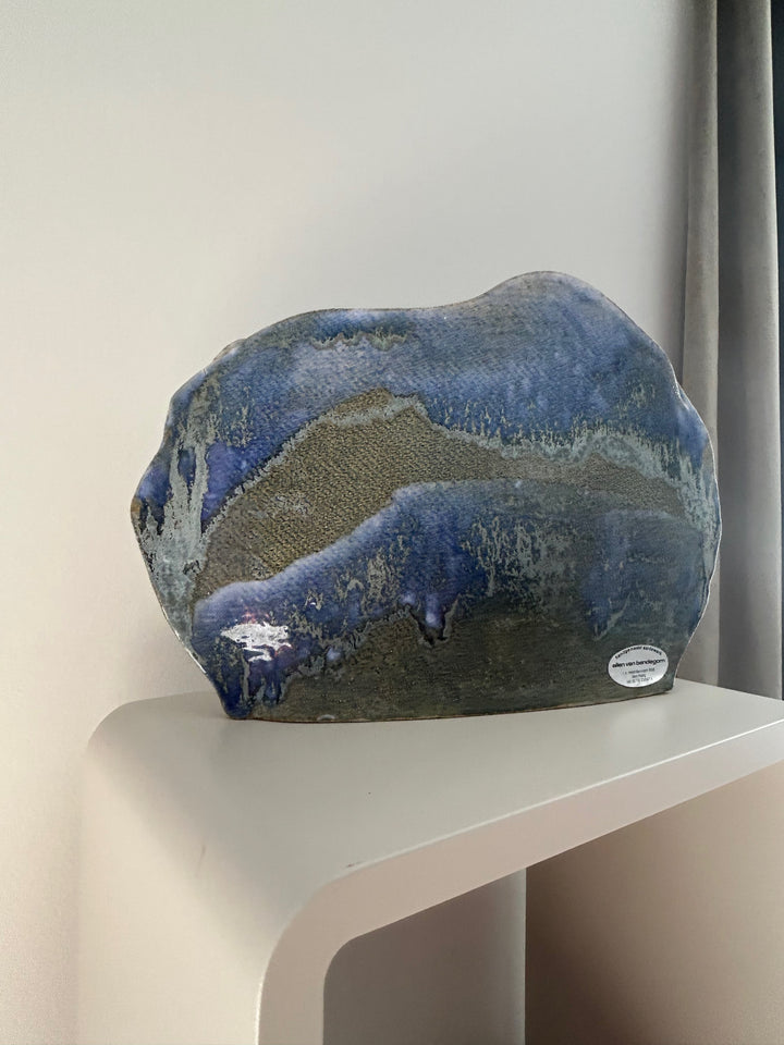 Blauwe Horizon – handgemaakte keramische vaas met een ziel - 30 x 4 x 21 cm