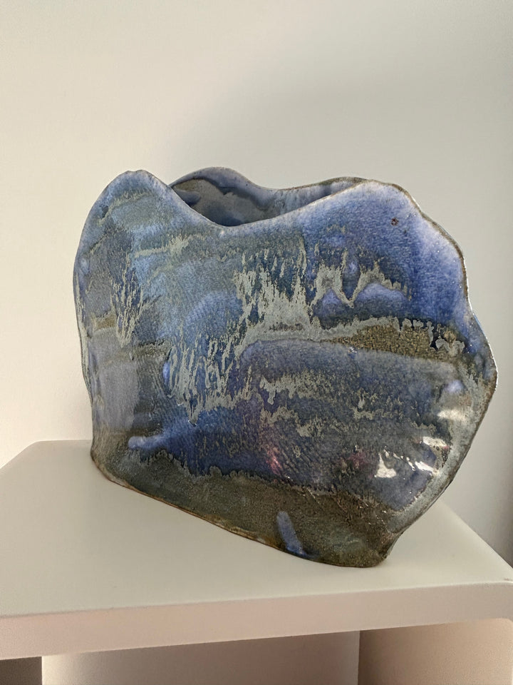 Blauwe Horizon – handgemaakte keramische vaas met een ziel - 30 x 4 x 21 cm