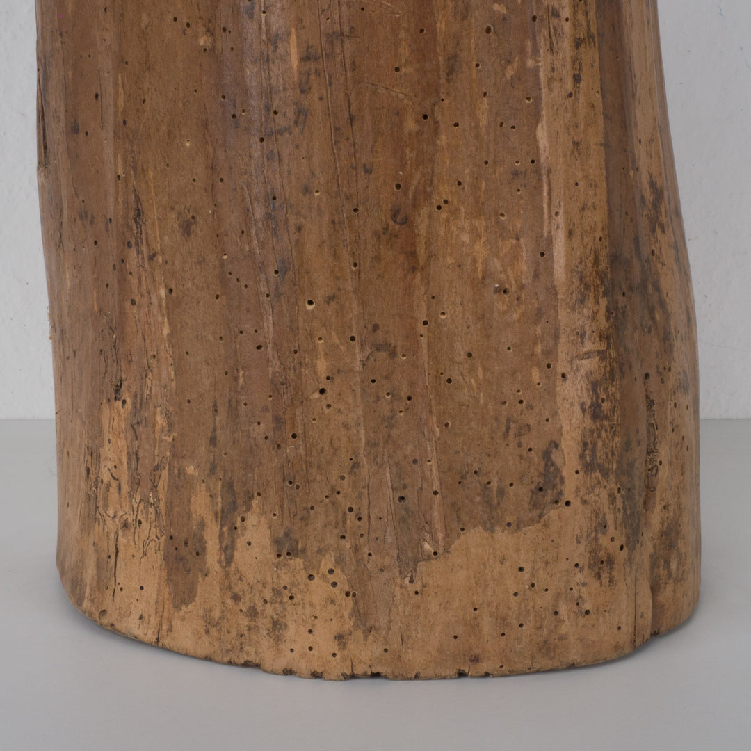 Massief houten vaasobject – Sculpturaal & tijdloos karakterstuk