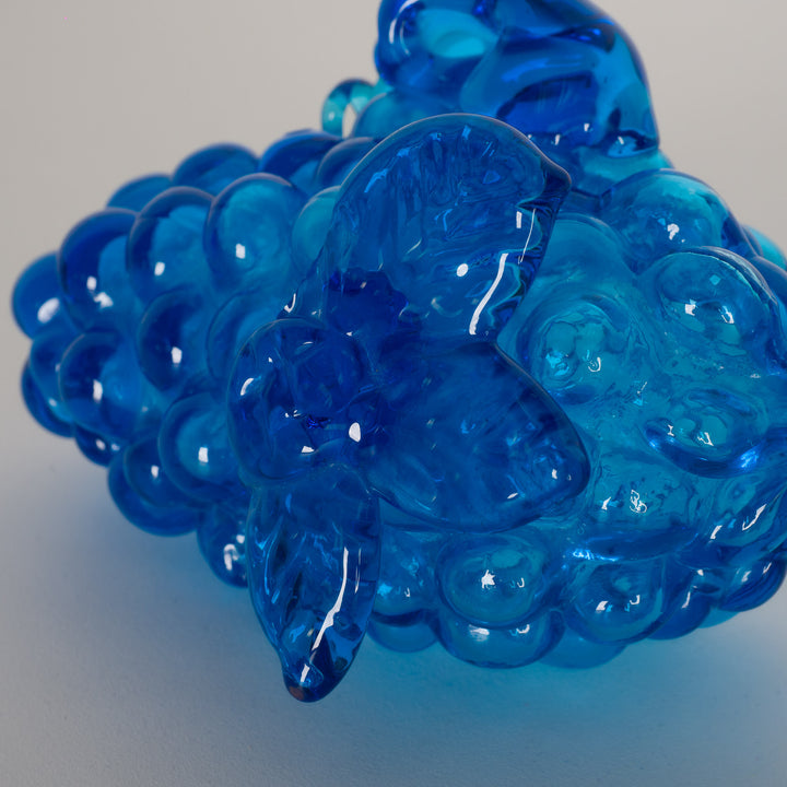 Vintage glazen druiventros – sculpturaal design in helder blauw (15 x 8,5 x 10,5 cm)