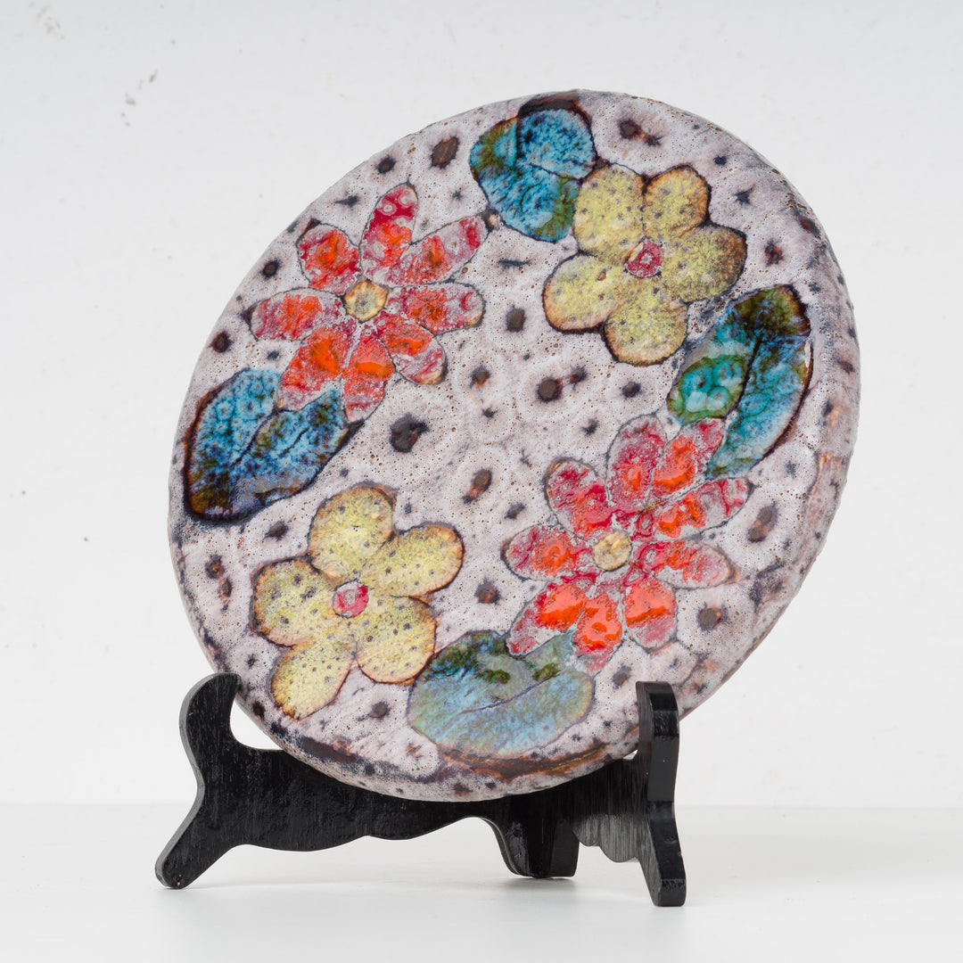 Cheerful round vintage ceramic cover with flowers