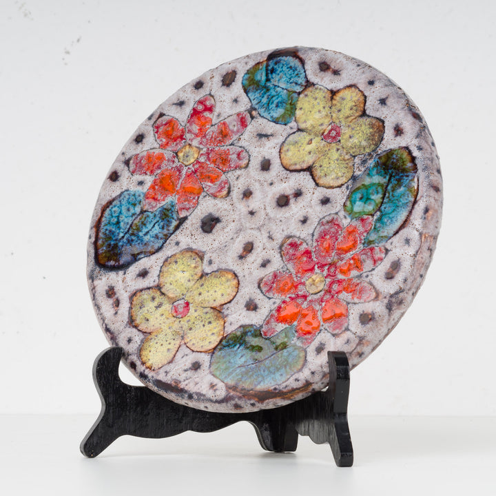 Cheerful round vintage ceramic cover with flowers