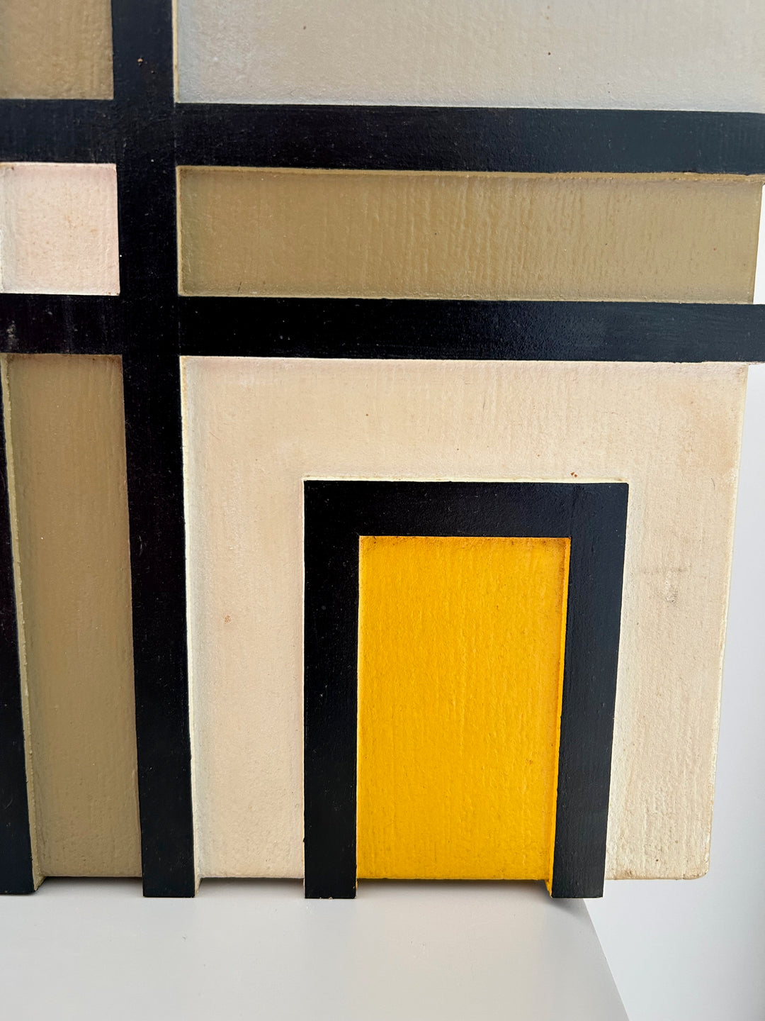 Kleur & Ritme – Vintage Geometrisch Wandobject in Hout