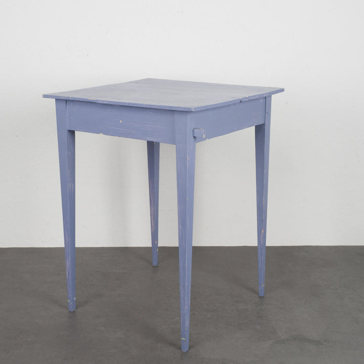 🪑 Authentic wooden table in purple - character that speaks
