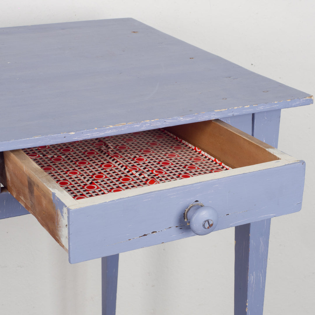 🪑 Authentic wooden table in purple - character that speaks