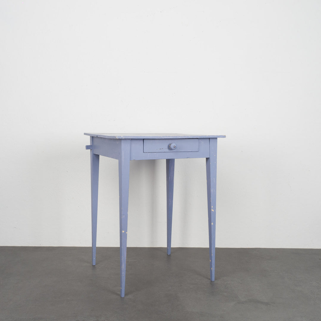 🪑 Authentic wooden table in purple - character that speaks