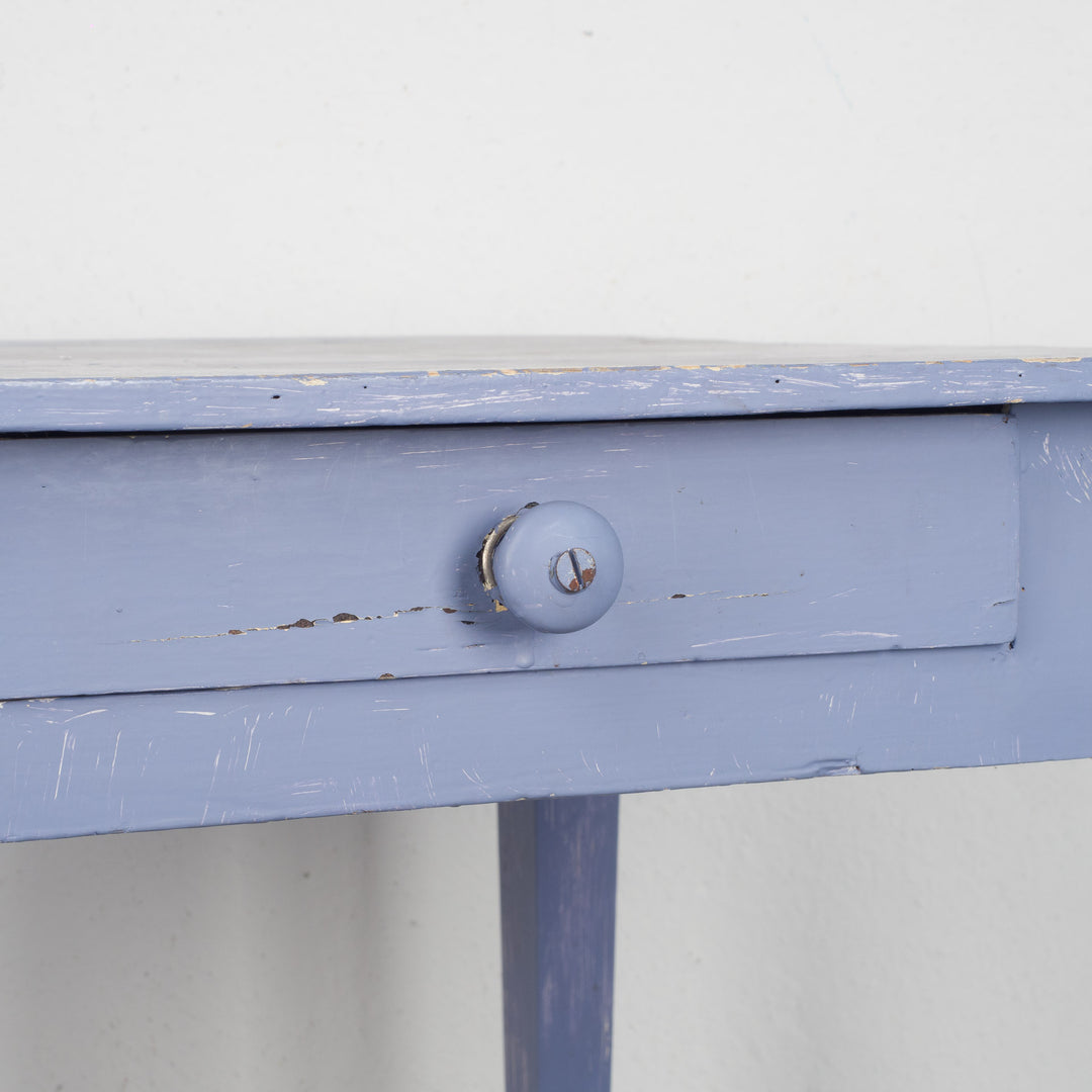 🪑 Authentic wooden table in purple - character that speaks