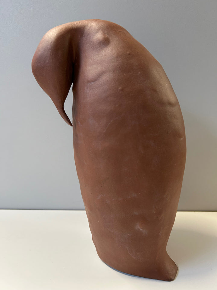🐧 Gestileerde pinguïn in terracotta keramiek