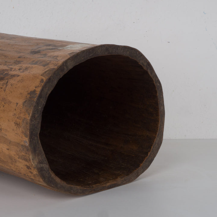 Massief houten vaasobject – Sculpturaal & tijdloos karakterstuk