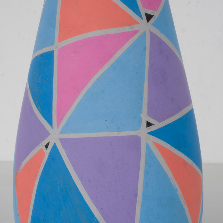 Geometrisch keramisch sierobject in druppelvorm – terracotta in kleurrijke tinten
