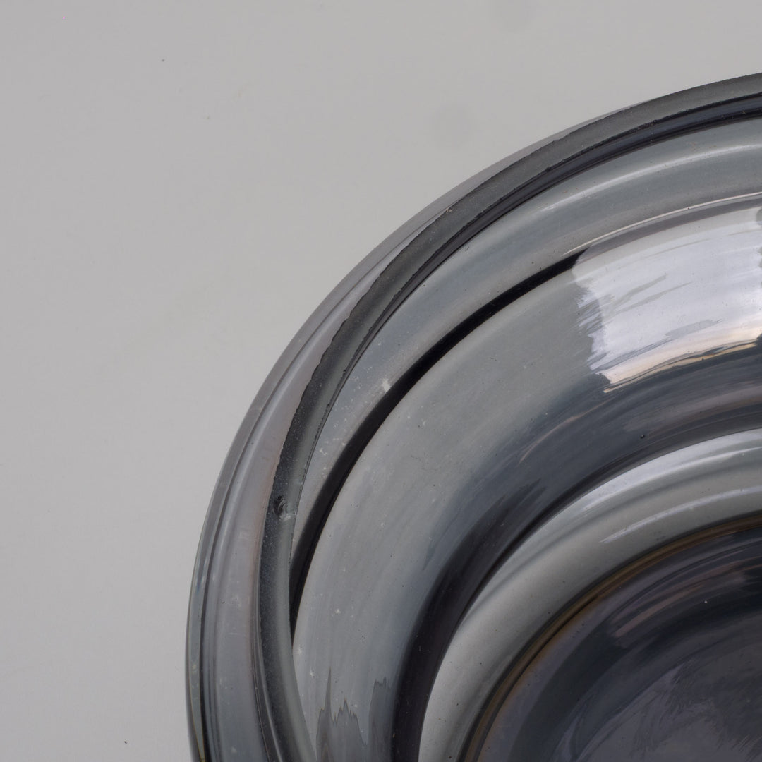 Round gray bowl in mirrored glass – 23x23x10.5 cm