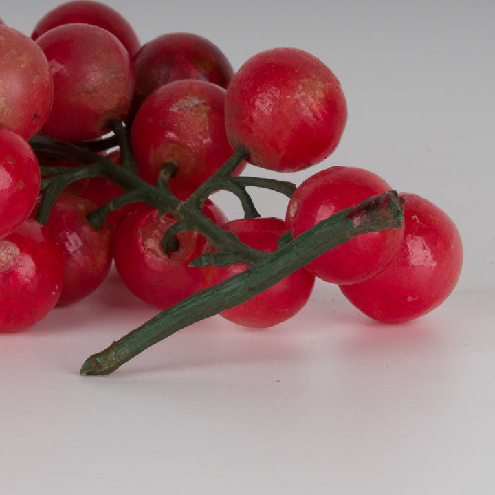 Bunch of grapes with grapes in red alabaster stone