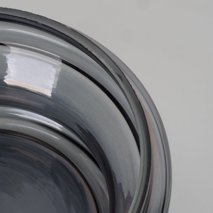 Round gray bowl in mirrored glass – 23x23x10.5 cm