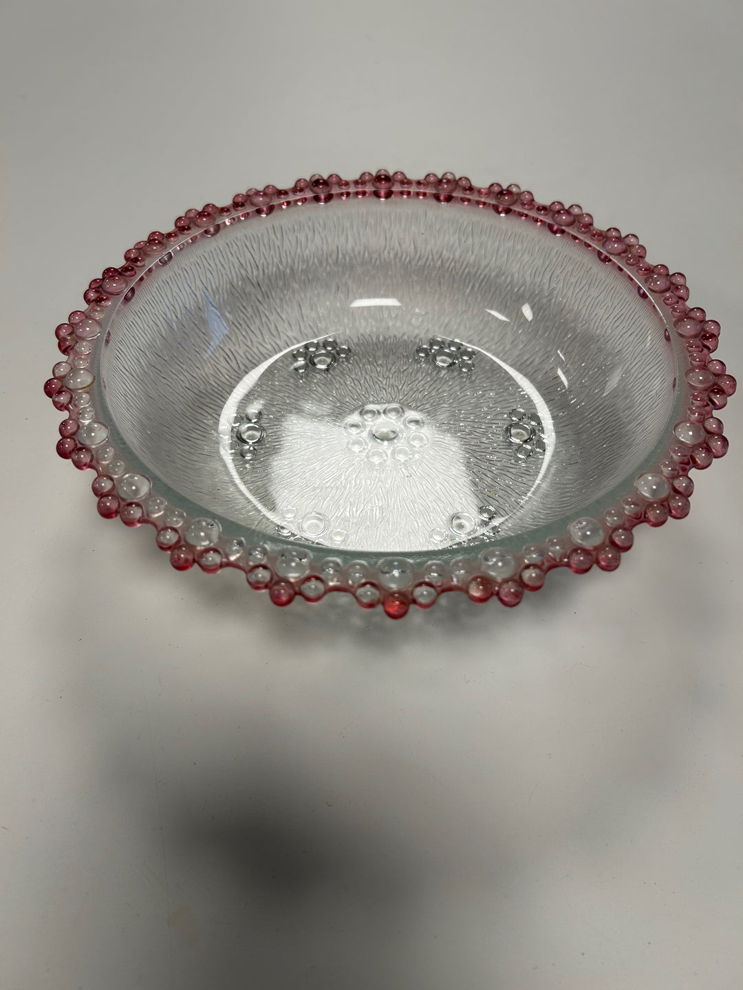 Italla vintage bowl of white matt glass with pink accents – Large size (25x25x6.5 cm)