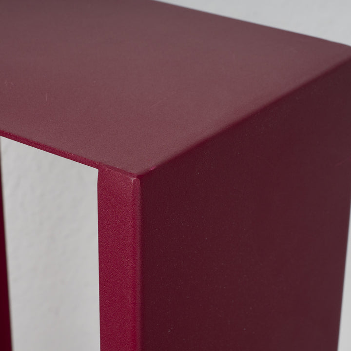 Elongated high base in burgundy red – timeless elegance value