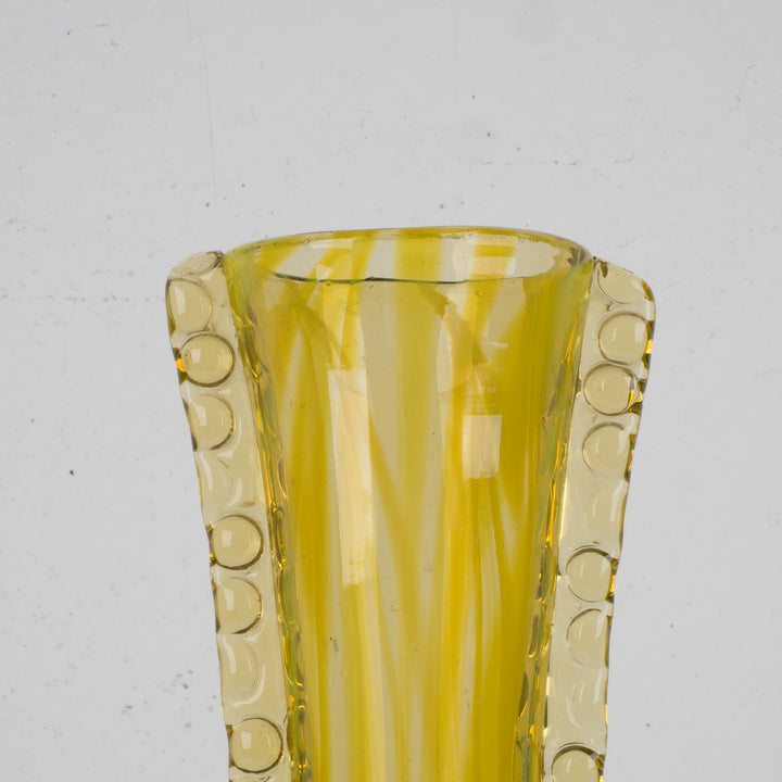 Vintage okergele vaas met vleugels – Groot en karaktervol