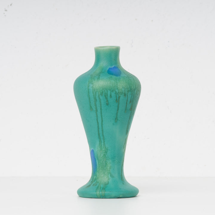 Groen art deco vaasje met druipglazuur
