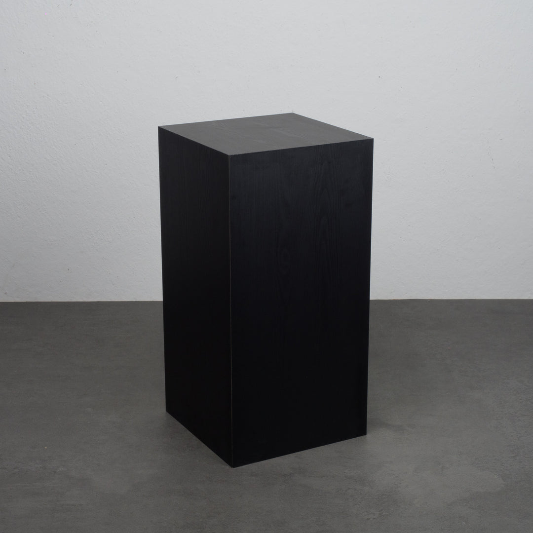 Base in black laminate