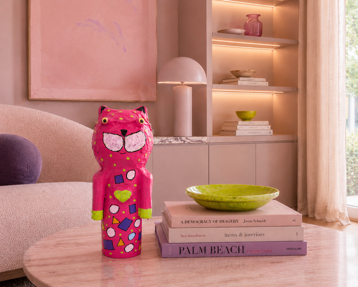 Unieke Roze Papier-maché Kat – Handgemaakt & Kleurrijk /  15 x 15 x 50 cm