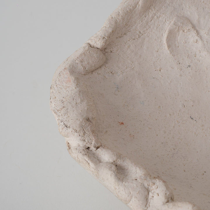 Sereen Beeld – Gezicht in Witte Klei door Kunstenares Sue (15,5 x 12 x 8 cm)