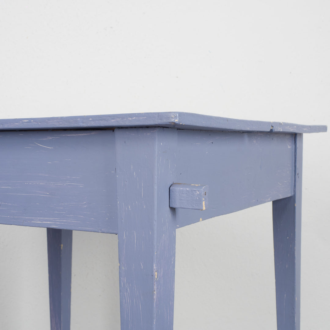 🪑 Authentic wooden table in purple - character that speaks