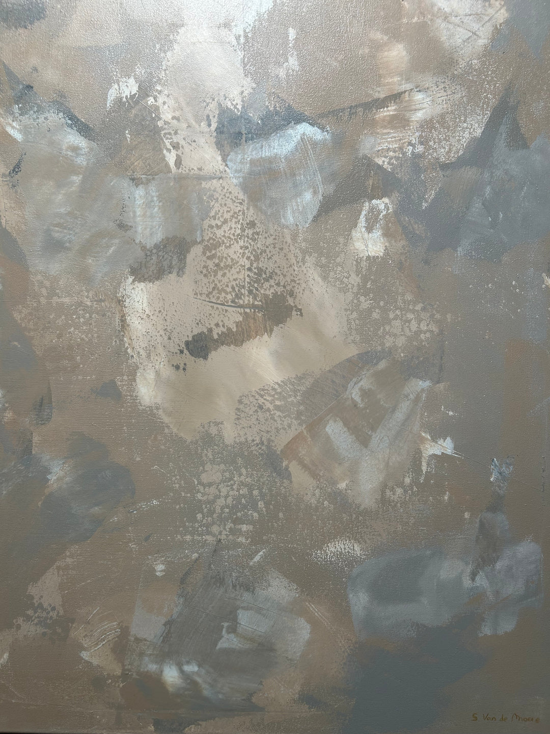 Schilderij Atelier S – 120 × 120 × 4 cm | Hedendaagse figuratieve kunst met abstracte achtergrond