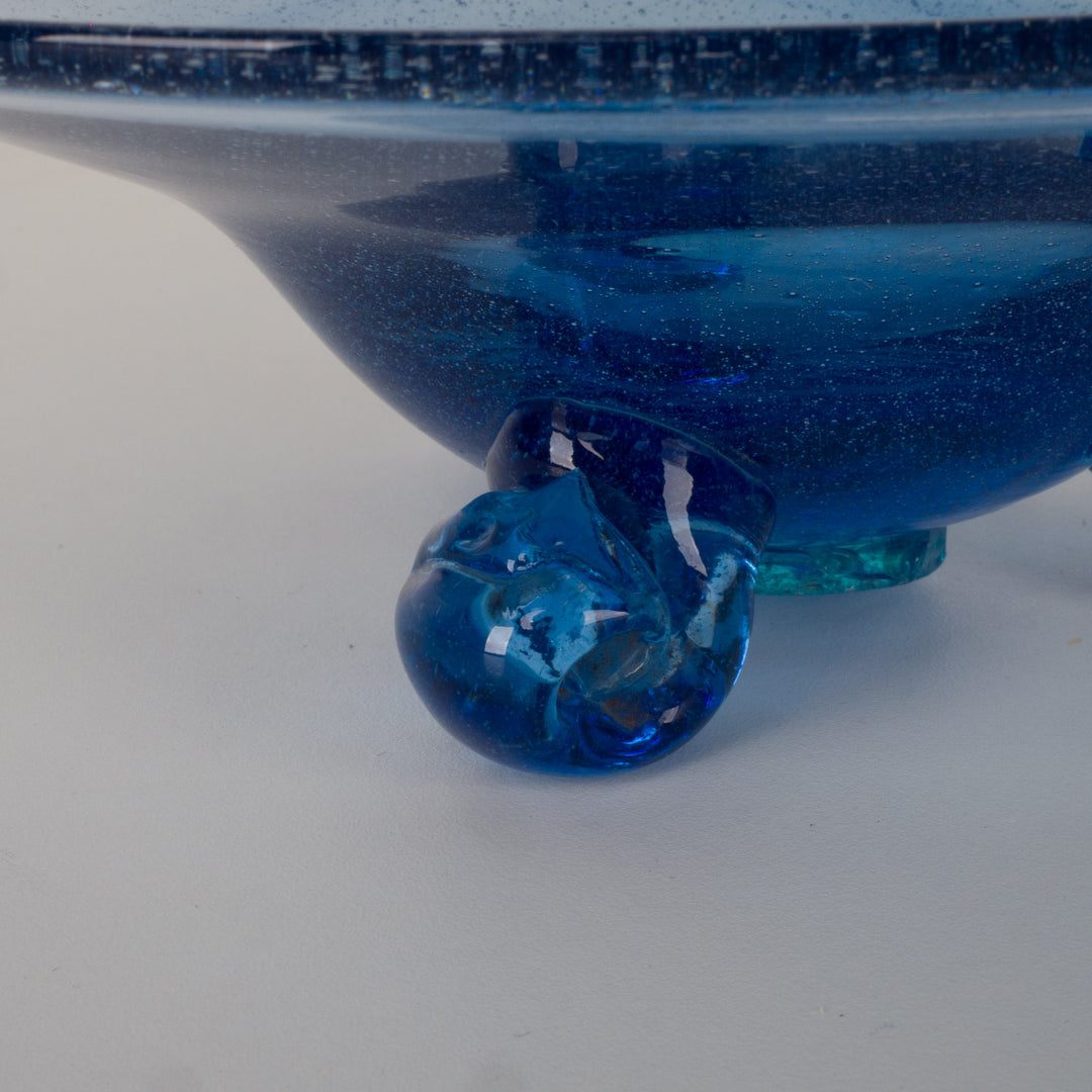 Mouth-blown Oval Blue Bowl on 3 Feet – Elegant Glassblowing Art