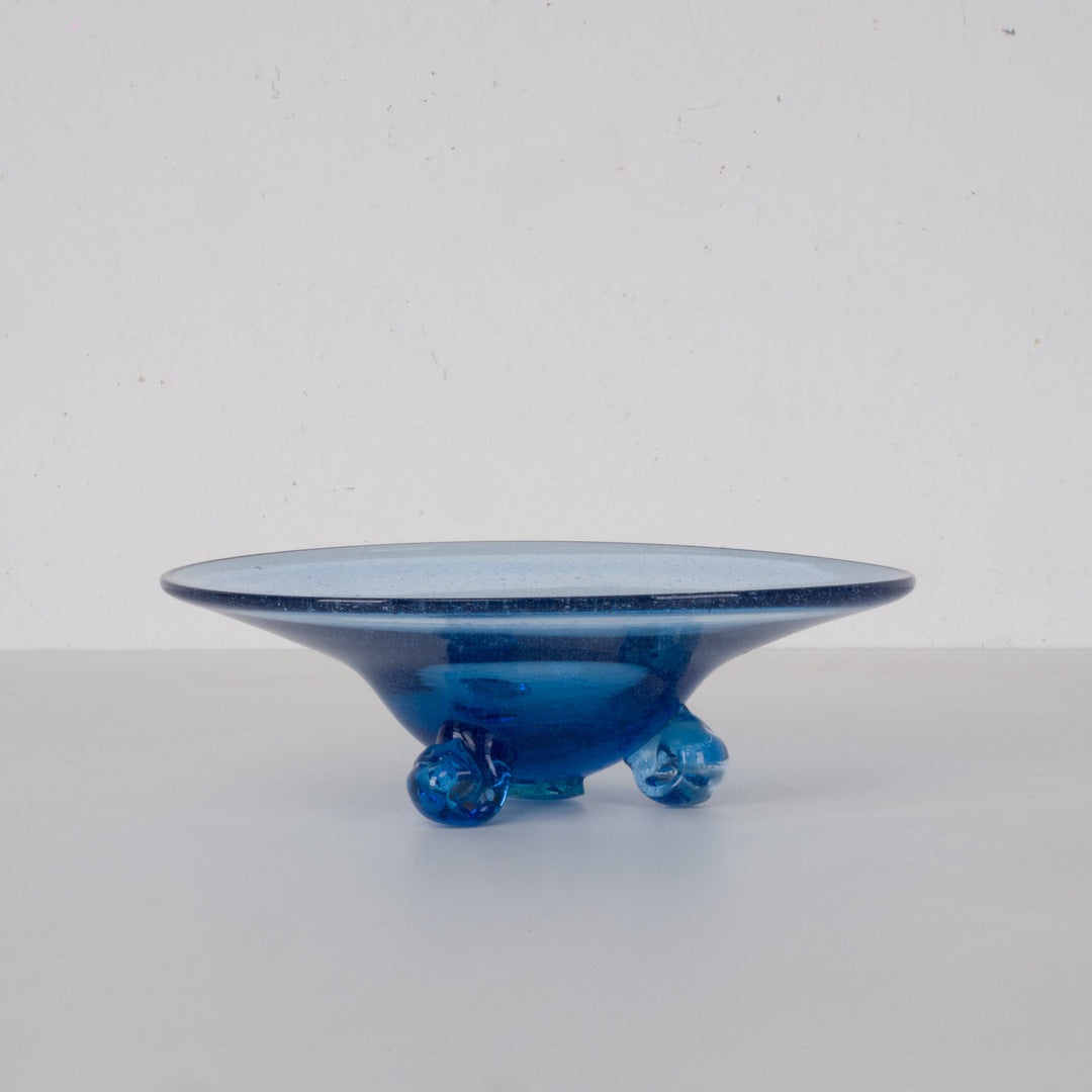 Mouth-blown Oval Blue Bowl on 3 Feet – Elegant Glassblowing Art