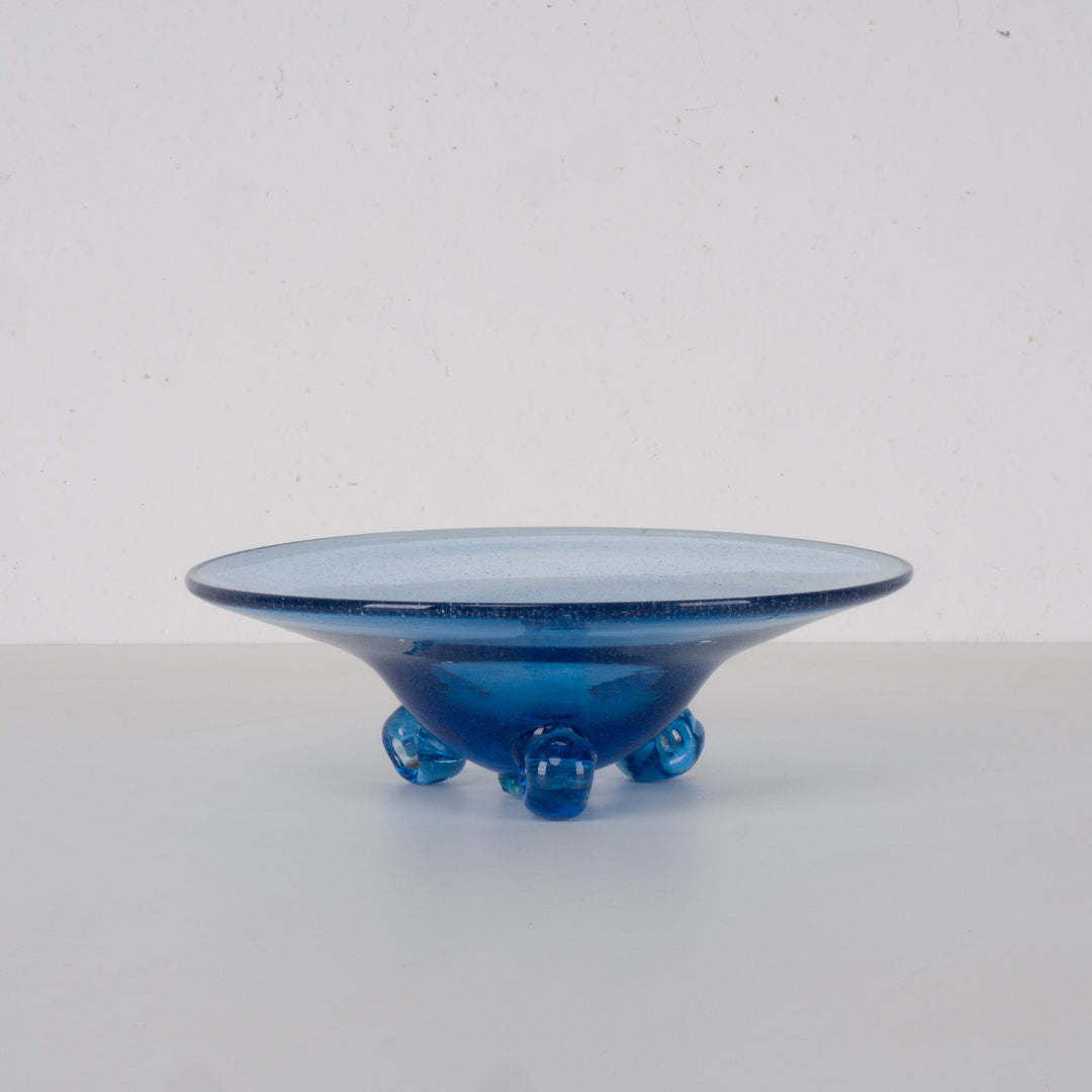 Mouth-blown Oval Blue Bowl on 3 Feet – Elegant Glassblowing Art