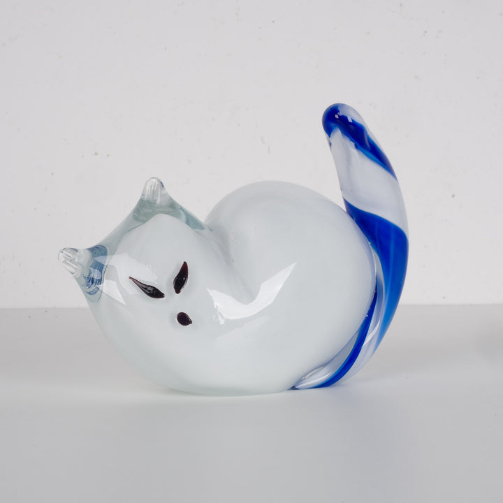 Glass Cat – Elegant mix of white and blue