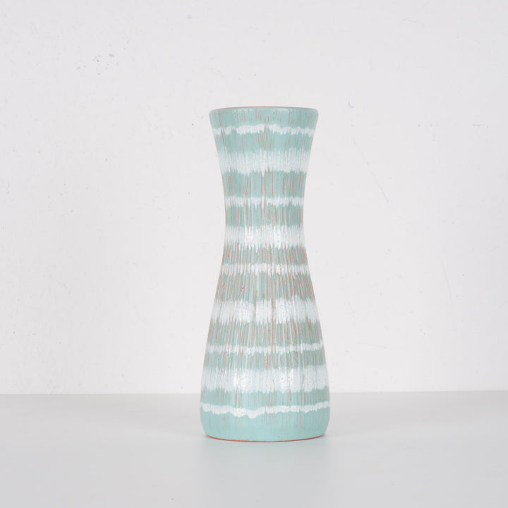 Uniek vintage keramisch vaasje in lichtgroen – Tijdloze Elegantie