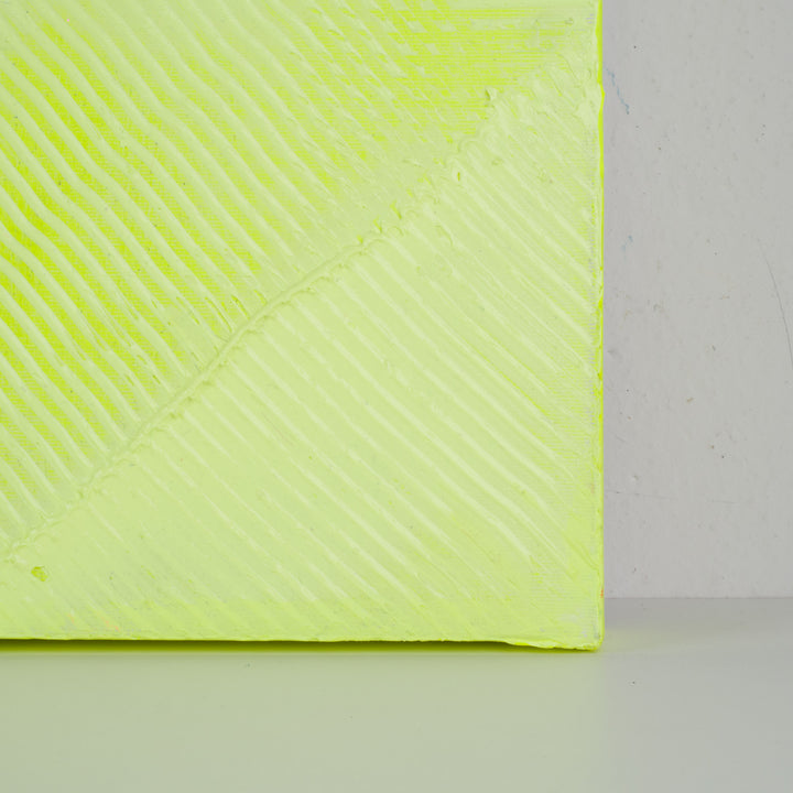 Fluorescerend Geel Reliëfschilderij van Sarah Schwazl (2008) – 80 × 81 cm