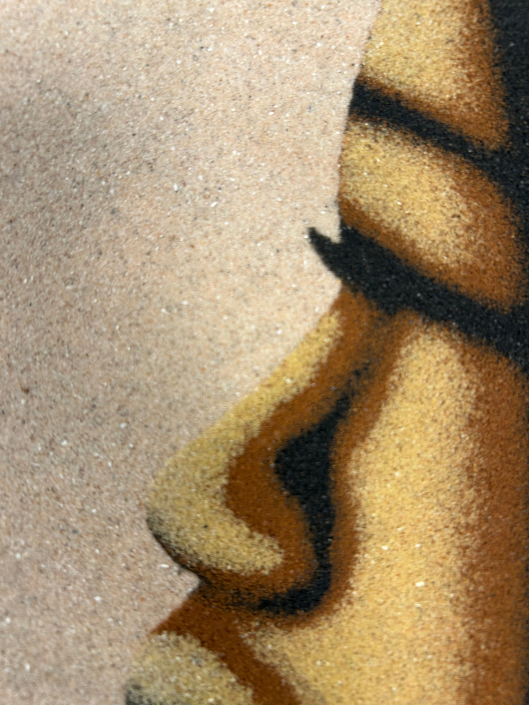 Painting on sand – Woman's face in profile – Senegal