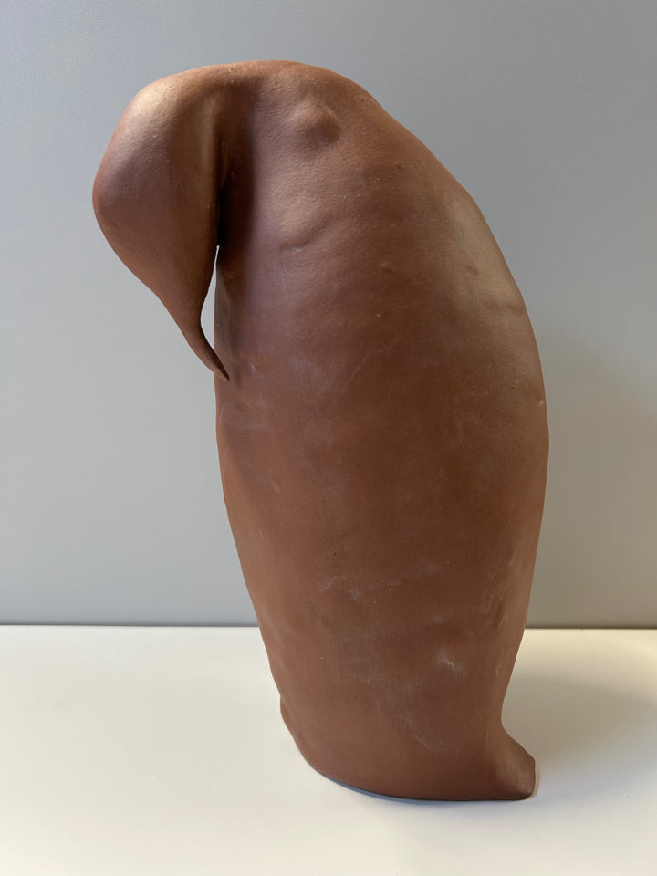🐧 Gestileerde pinguïn in terracotta keramiek
