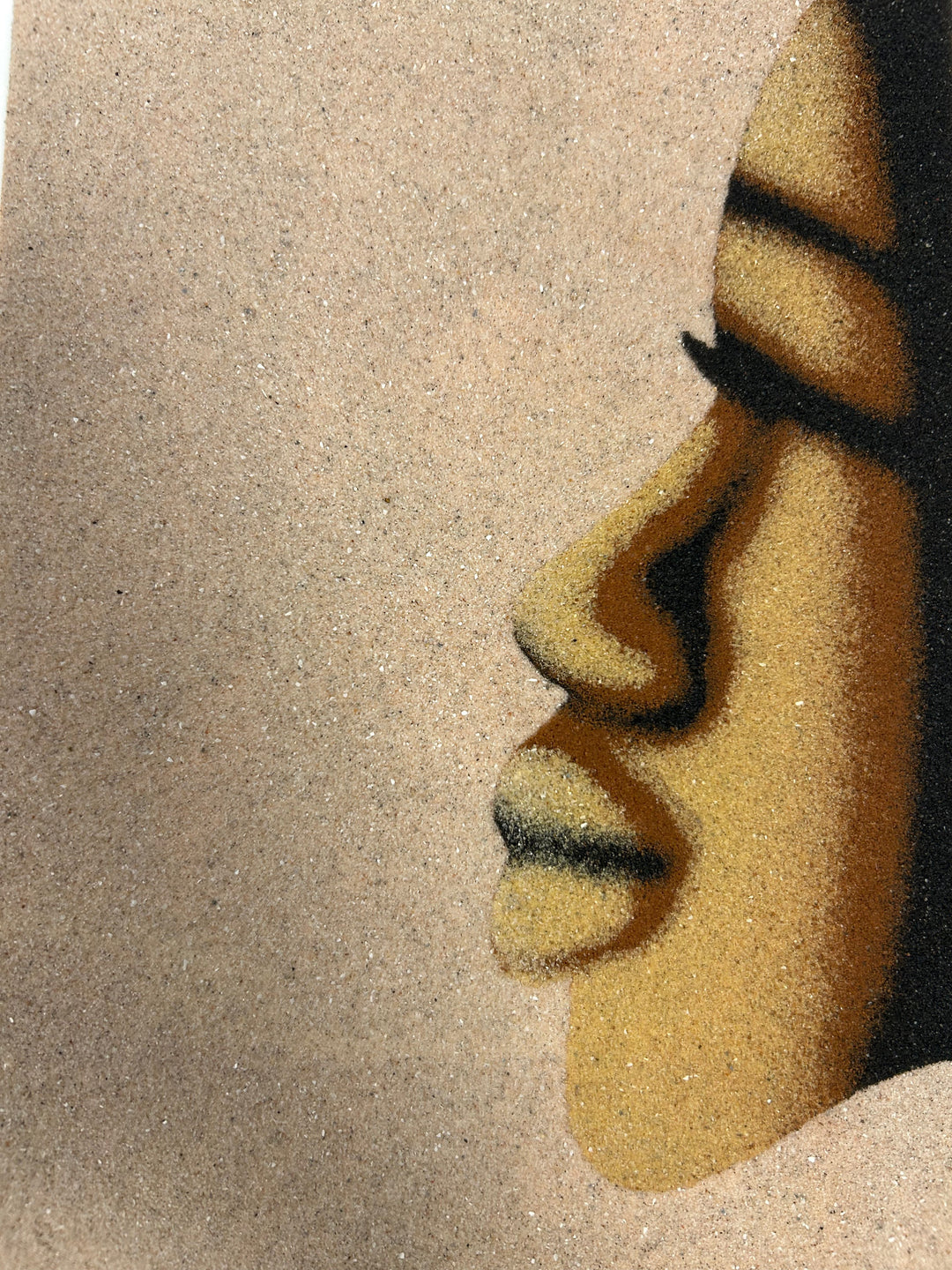 Painting on sand – Woman's face in profile – Senegal